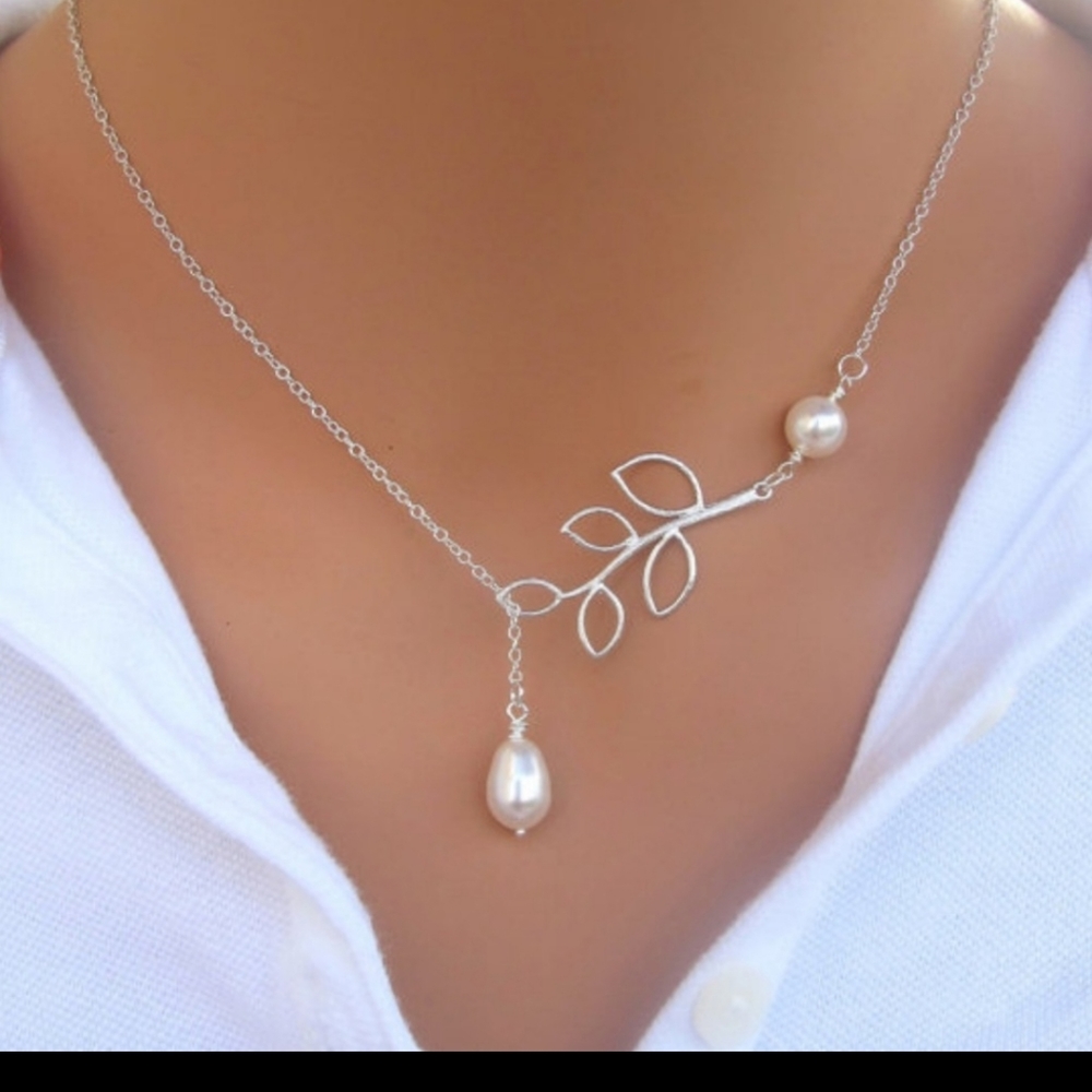 Adjustable Leaf and Double Pearl Necklace